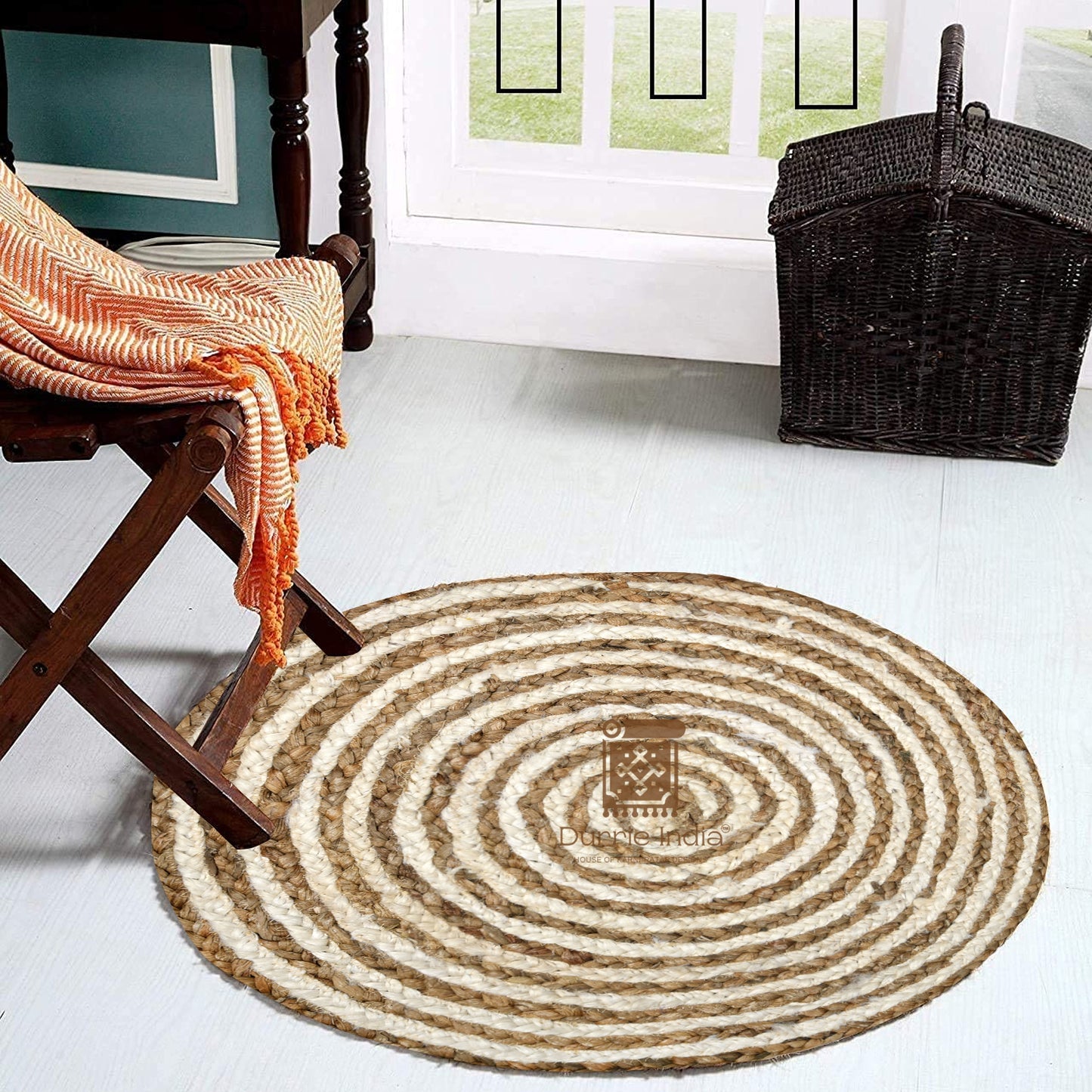 Spiral Harmony Jute and Water Hyacinth Rug - Artistic Fusion of Natural Fibers